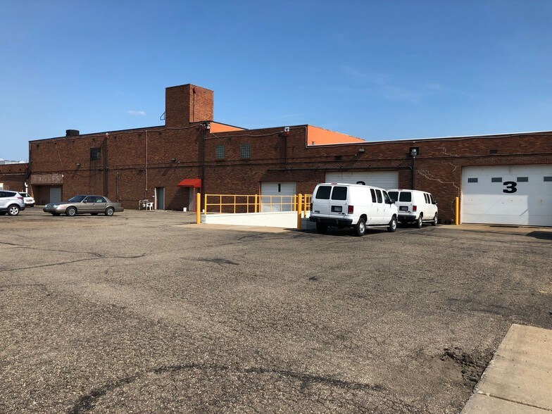 More Photos Of 280 NW Federal Ave, Massillon Light Manufacturing For Lease