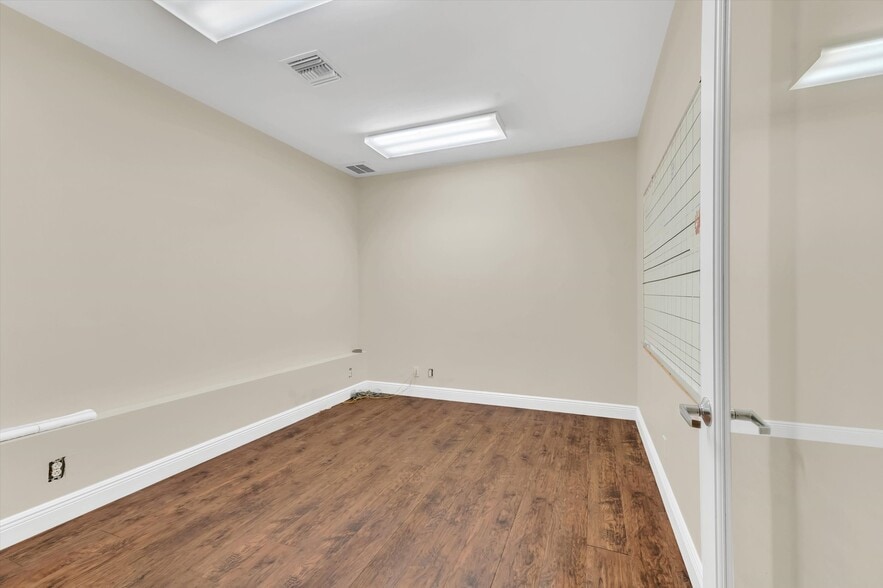 More Photos Of 224 NE 32nd Ct, Oakland Park Warehouse For Sale