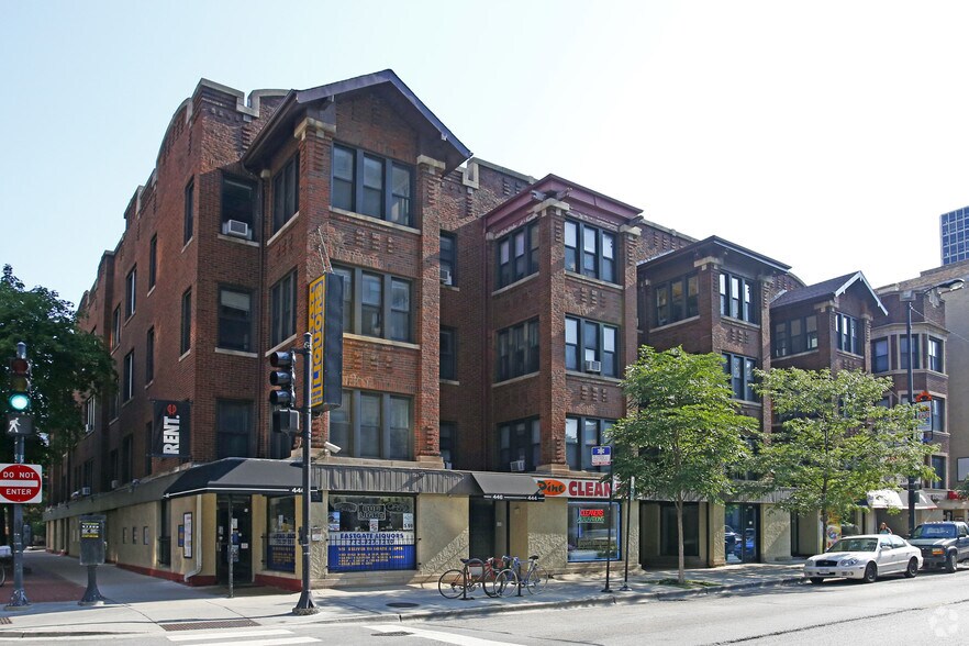 Primary Photo Of 2811 N Pine Grove Ave, Chicago Apartments For Lease