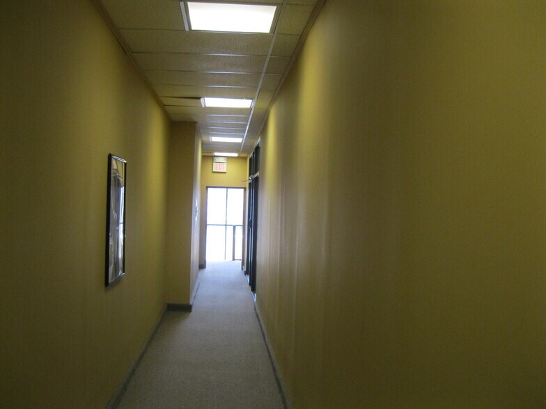 More Photos Of 498 Inman Ave, Colonia Office For Lease