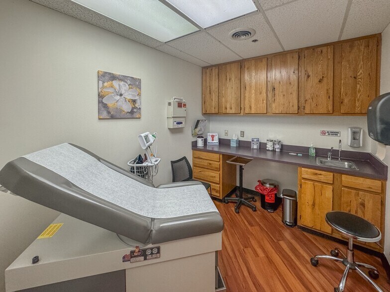 More Photos Of 1125 N Porter Ave, Norman Medical For Sale