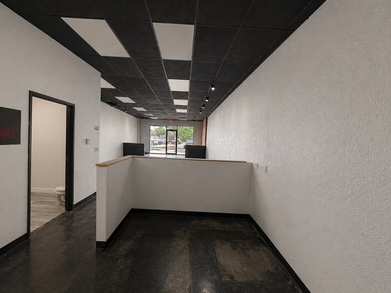 More Photos Of 620 N Madison Ave, Derby Unknown For Lease