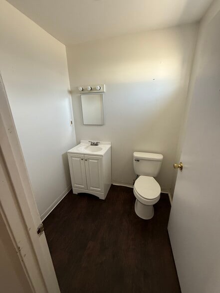 More Photos Of 4134-4136 W US Highway 90, Lake City Freestanding For Lease