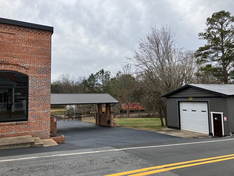 More Photos Of 157 N Main St, Bostic Office For Sale