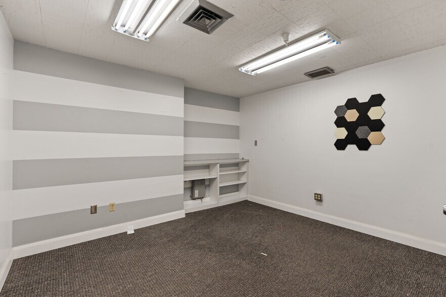 More Photos Of 120 E Altamira Dr, Cedar City Office Residential For Lease