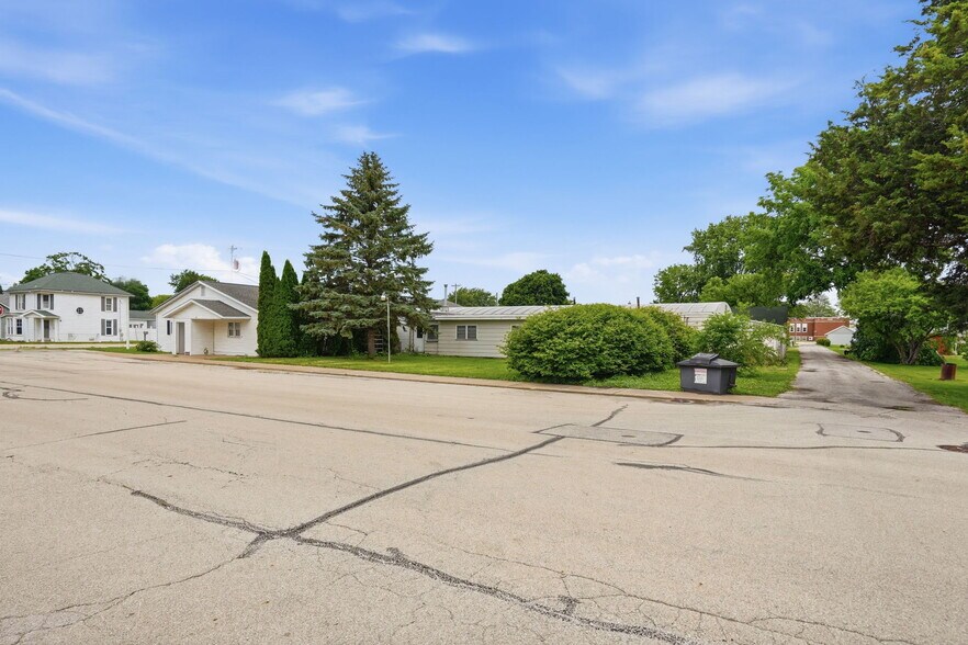 More Photos Of 305 1st st, Alpha Restaurant For Sale