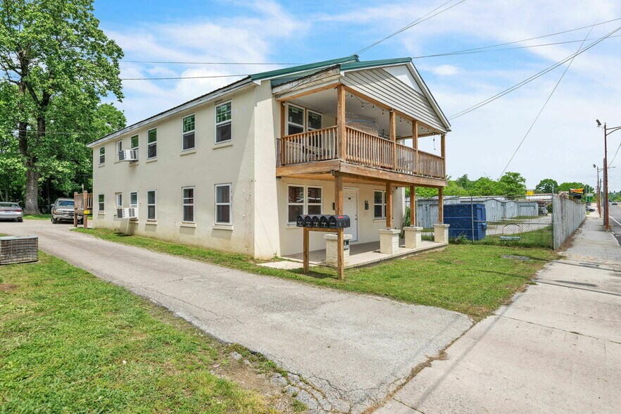 More Photos Of 929 N Roane St, Harriman Apartments For Sale