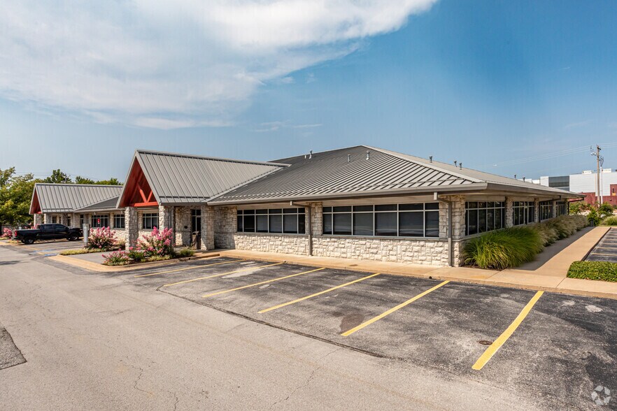 More Photos Of 2501 Technology Dr, Bentonville Unknown For Lease