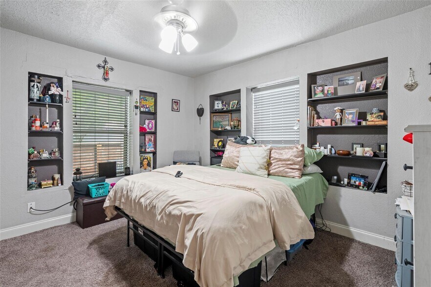 More Photos Of 4630 Woodside St, Houston Apartments For Sale
