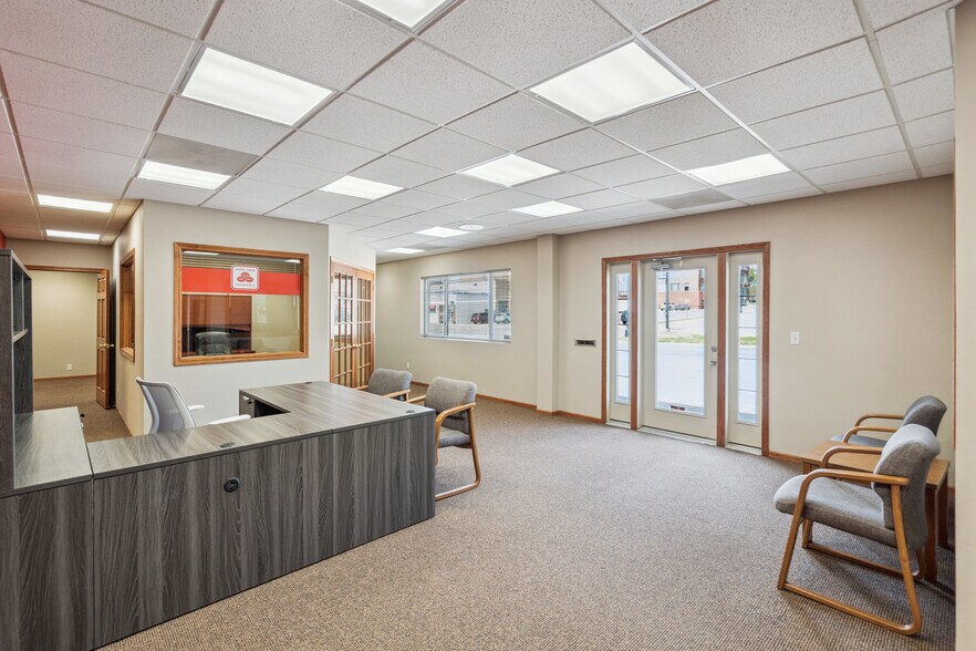 More Photos Of 101 E Linn St, Marshalltown Office For Sale