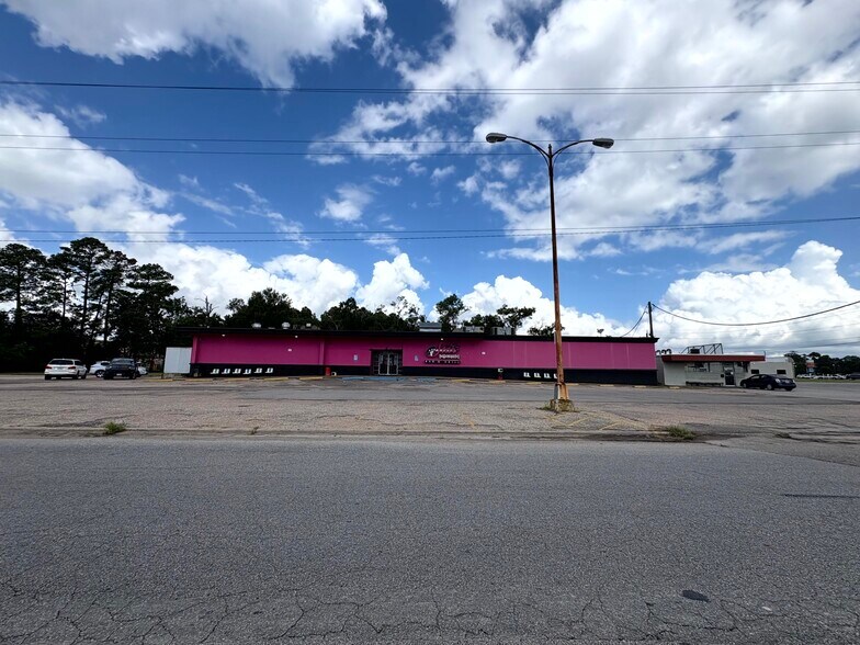 More Photos Of 4180 Pinkston St, Beaumont Bowling Alley For Sale