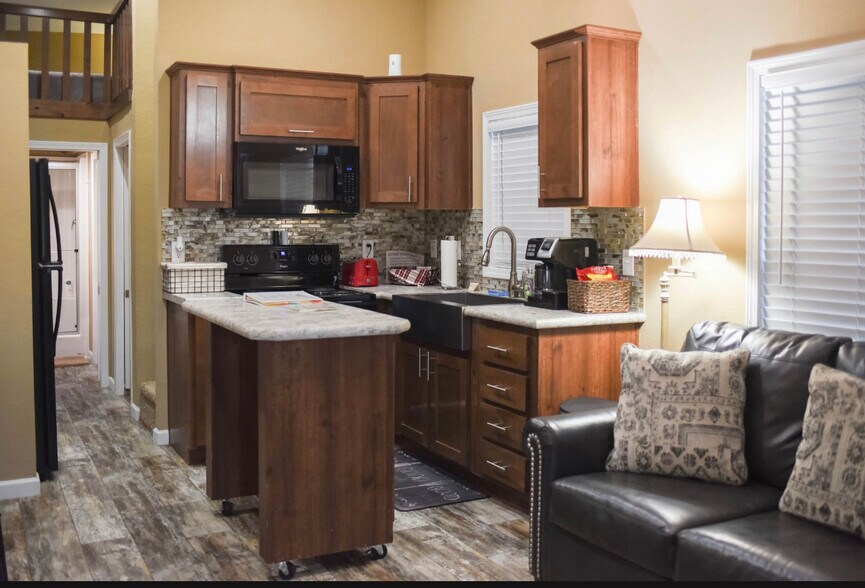 More Photos Of 1907 Pinecrest Rd, Trinity Trailer Camper Park For Sale