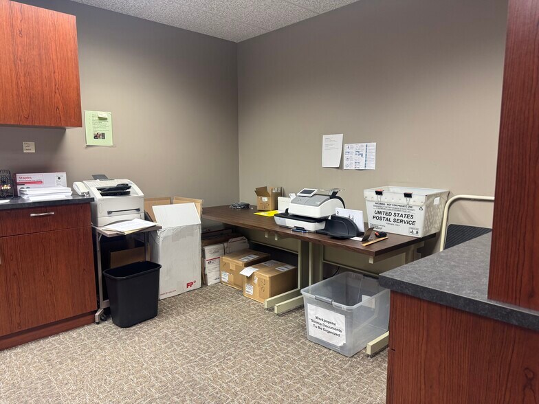 More Photos Of 712 Riverfront Dr, Sheboygan Office For Sale