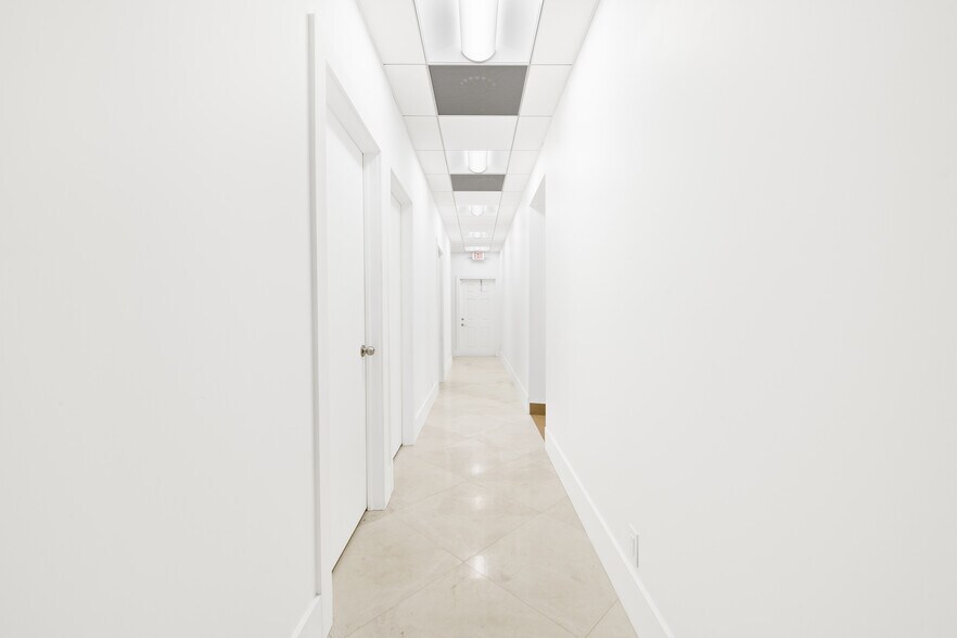 More Photos Of 2701-2709 E Oakland Park Blvd, Fort Lauderdale Storefront Retail Office For Lease