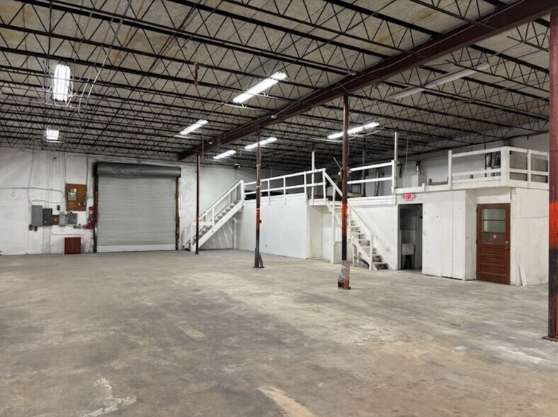 More Photos Of 3000 NW 23rd Ave, Oakland Park Warehouse For Lease