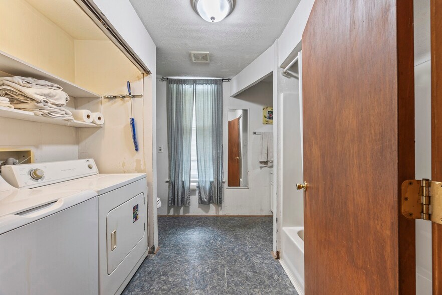 More Photos Of 225 S Sandusky Ave, Bucyrus Storefront Retail Residential For Sale