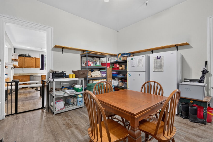 More Photos Of 530 N Cloverdale Blvd, Cloverdale Specialty For Sale