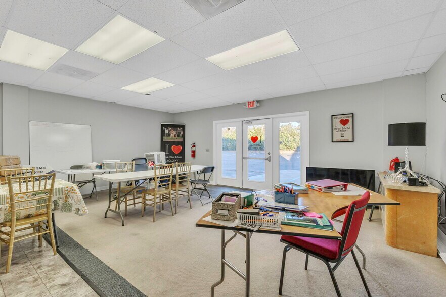 More Photos Of 812 W Wade Hampton Blvd, Greer Office Residential For Lease