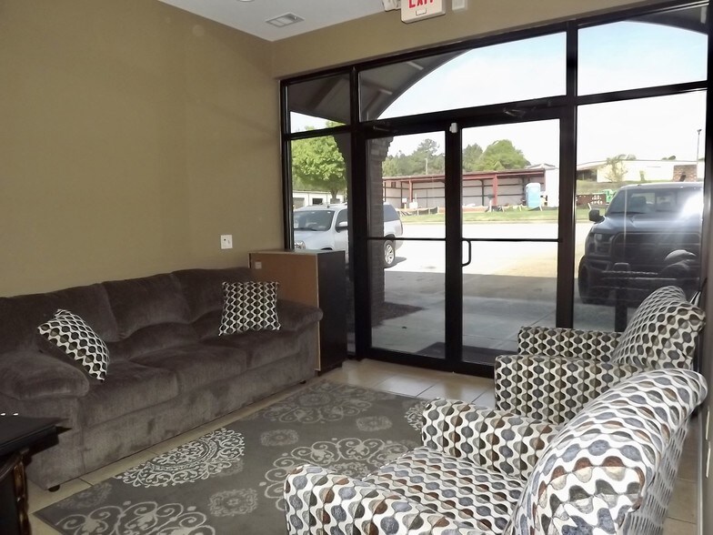 More Photos Of 410 Grayson Dr, Winder Distribution For Lease