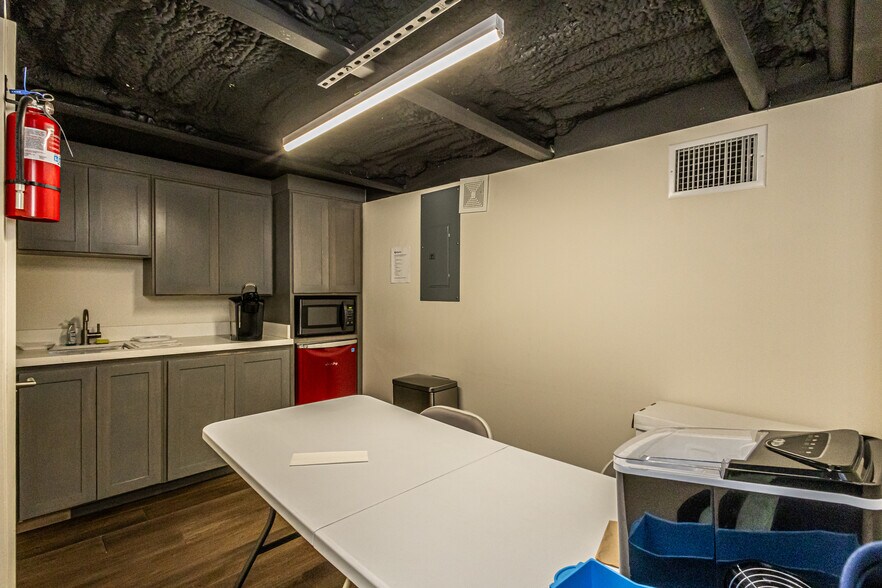 More Photos Of 302 Crossroads St, Laredo Office For Lease