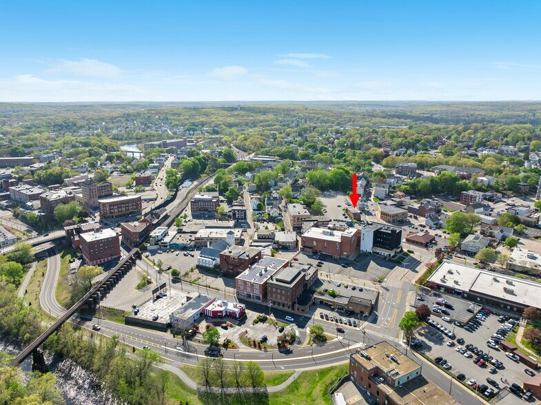 More Photos Of 18 Blackstone St, Woonsocket Auto Repair For Sale
