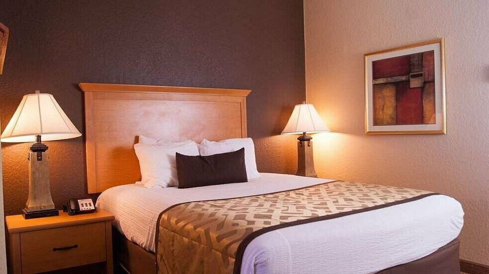 More Photos Of 106 Holiday Ln, Locust Grove Hotel For Sale