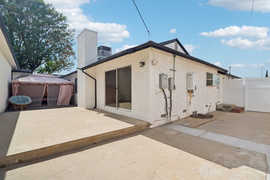 More Photos Of 15952 Simonds St, Granada Hills Apartments For Sale