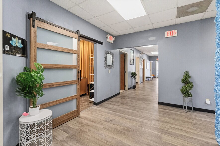 More Photos Of 3210 Prosperity Church Rd, Charlotte Office For Sale