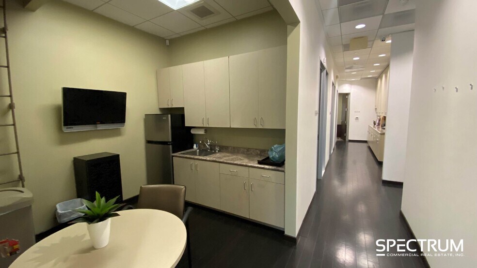 More Photos Of 19835-19839 Nordhoff St, Northridge Office For Lease