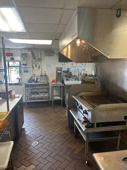 More Photos Of 902 3rd St N, Jacksonville Beach Fast Food For Sale