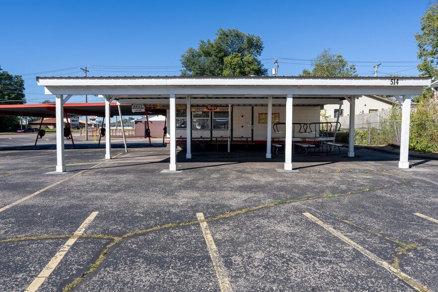 More Photos Of 514 S Water St, Sparta Fast Food For Sale