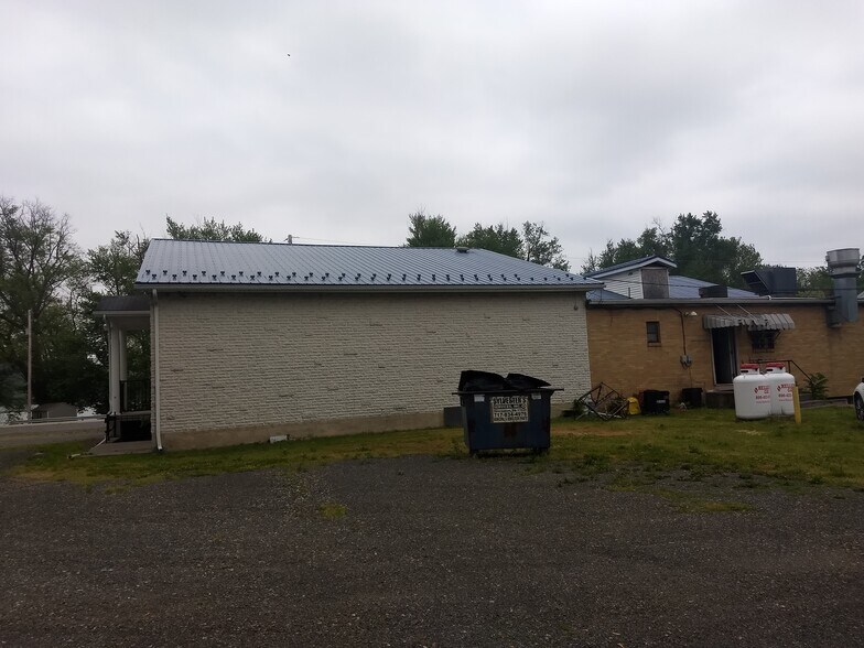 More Photos Of 1364 Susquehanna Trl, Liverpool Restaurant For Sale