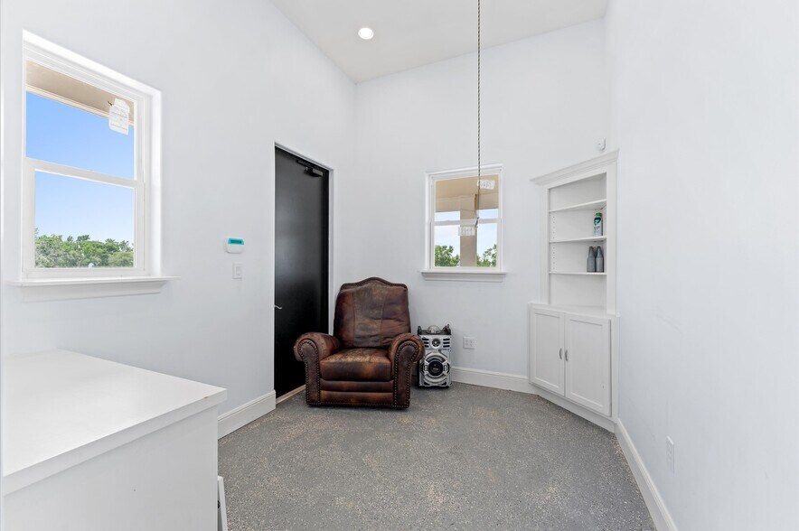 More Photos Of 5155 Almeda Genoa Rd, Houston Sports And Entertainment For Lease