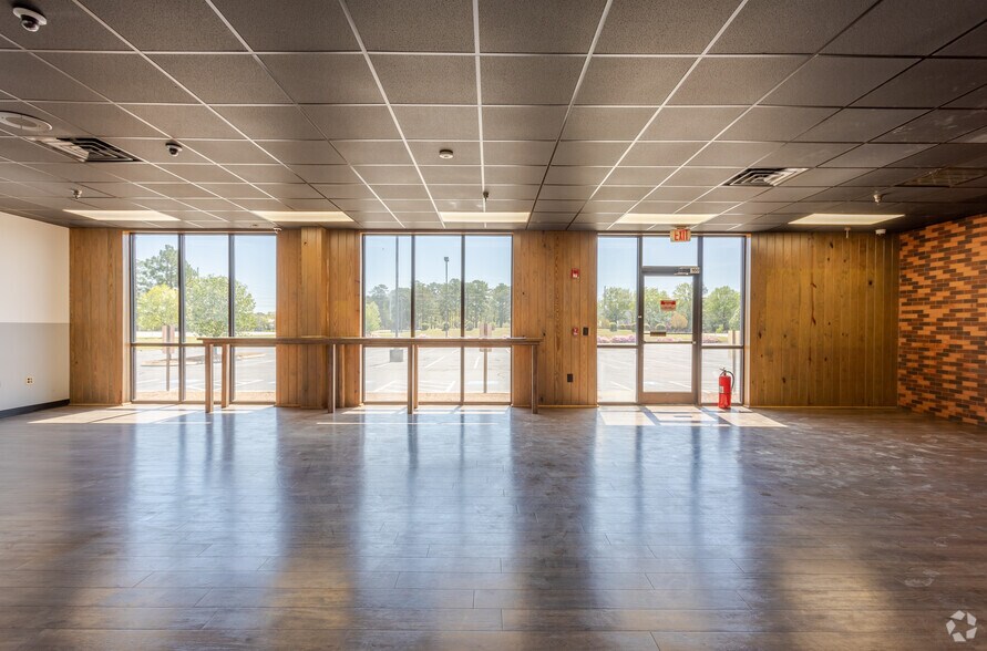 More Photos Of 4800 Corporation Dr, Fayetteville Distribution For Lease