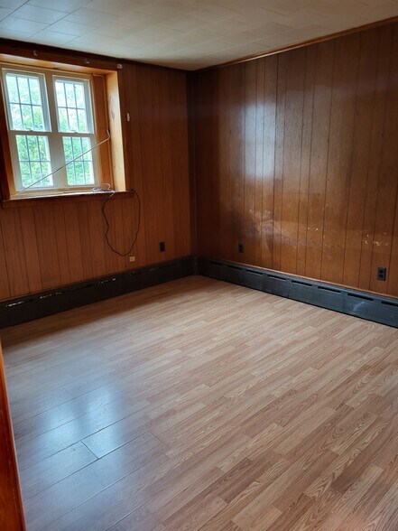 More Photos Of 2 S Main St, Norfolk Supermarket For Sale