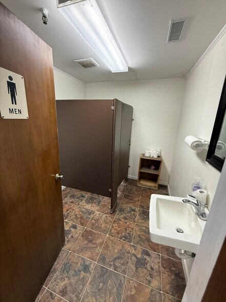 More Photos Of 312 E 9th St, Scotland Neck Industrial For Lease