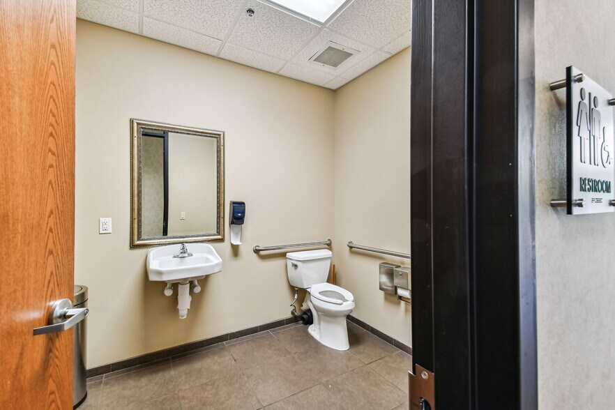 More Photos Of 2701 W Busch Blvd, Tampa Office For Sale