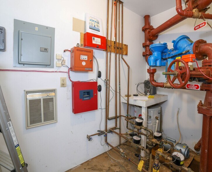 More Photos Of 121-125 Main St, Old Saybrook Storefront Retail Office For Sale