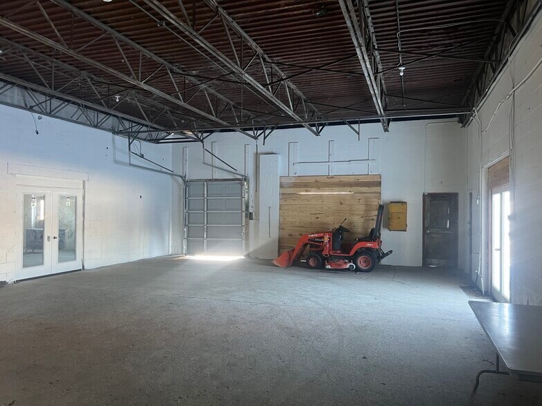 More Photos Of 185 N Front St, Columbia Warehouse For Lease