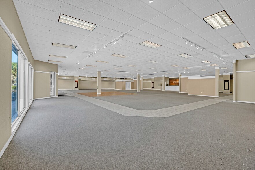 More Photos Of 1610 US Highway 1, Vero Beach Freestanding For Lease