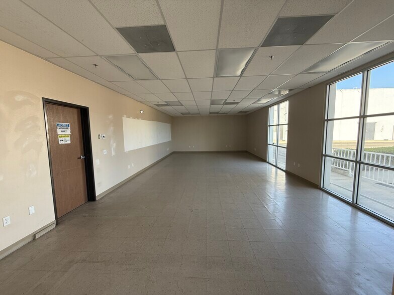 More Photos Of 2197 La Crosse Ave, Colton Warehouse For Lease