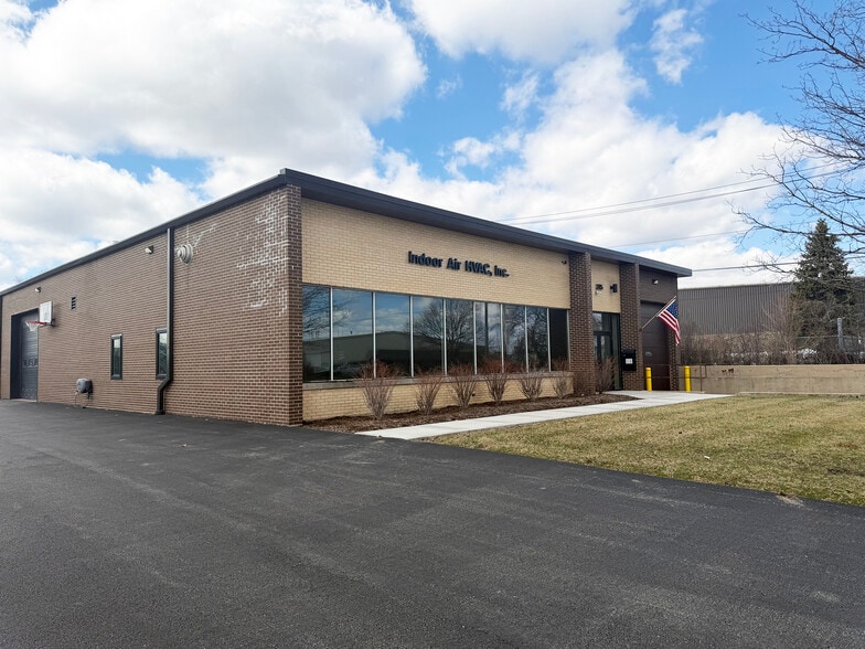 Primary Photo Of 315 Industrial Dr, St Charles Warehouse For Lease