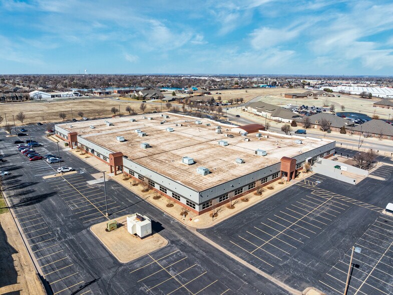 More Photos Of 7800 NW 85th Ter, Oklahoma City Office For Lease