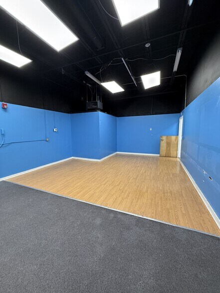 More Photos Of 723 W Columbia Ln, Provo Showroom For Sale