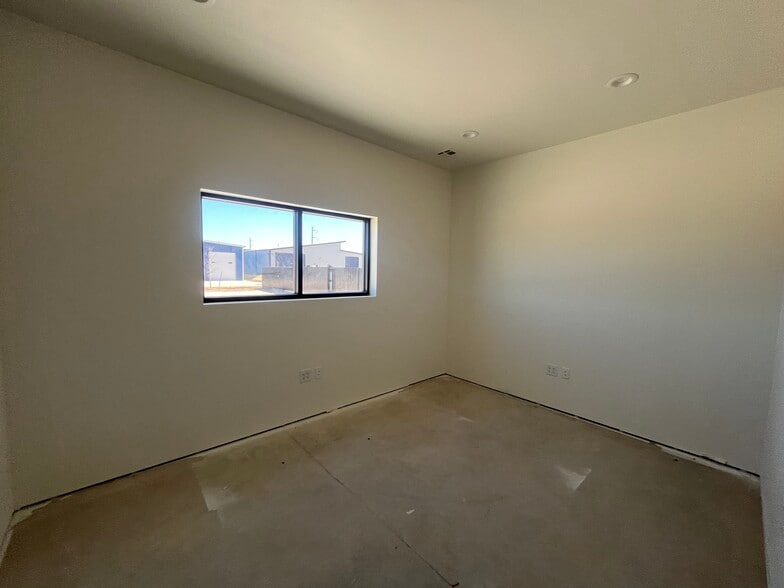 More Photos Of 616 NW 125th st, Oklahoma City Warehouse For Lease