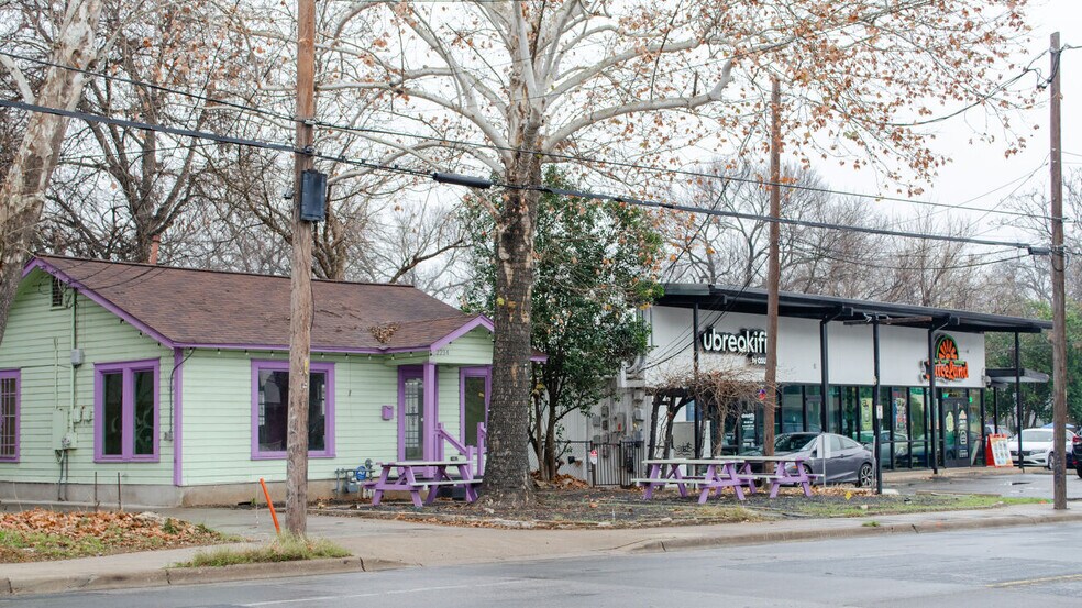 More Photos Of 2214 S 1st St, Austin Freestanding For Sale