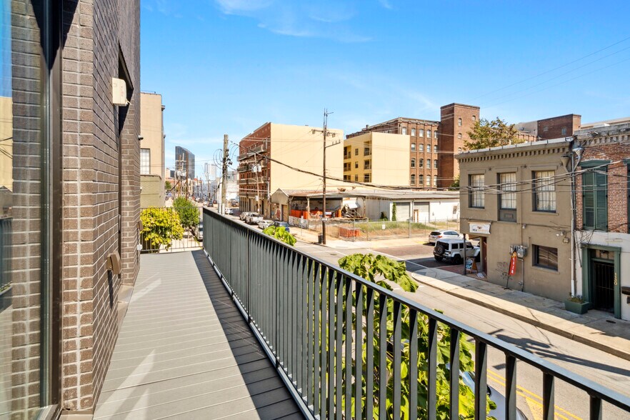 More Photos Of 1131 Tchoupitoulas St, New Orleans Storefront Retail Office For Sale