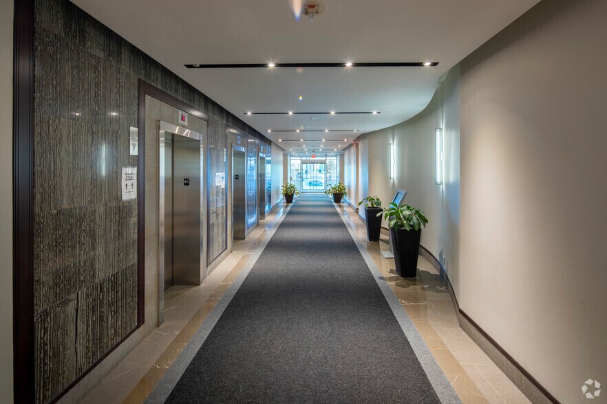 More Photos Of 400 Applewood Cres, Vaughan Office For Sale