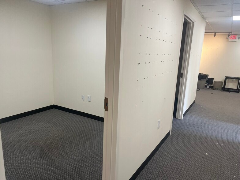 More Photos Of 792 S Main St, Mansfield Office For Lease