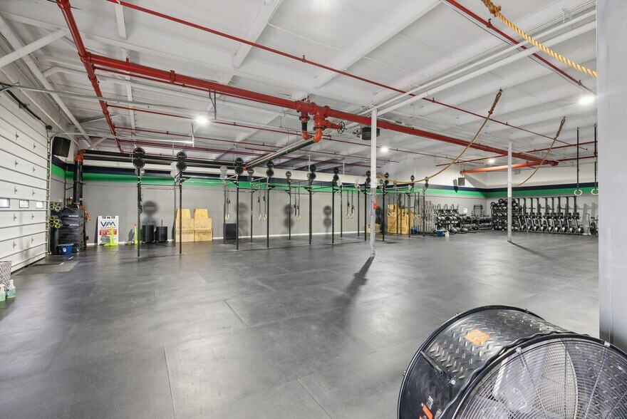 More Photos Of 248 State St, Ellsworth Department Store For Sale